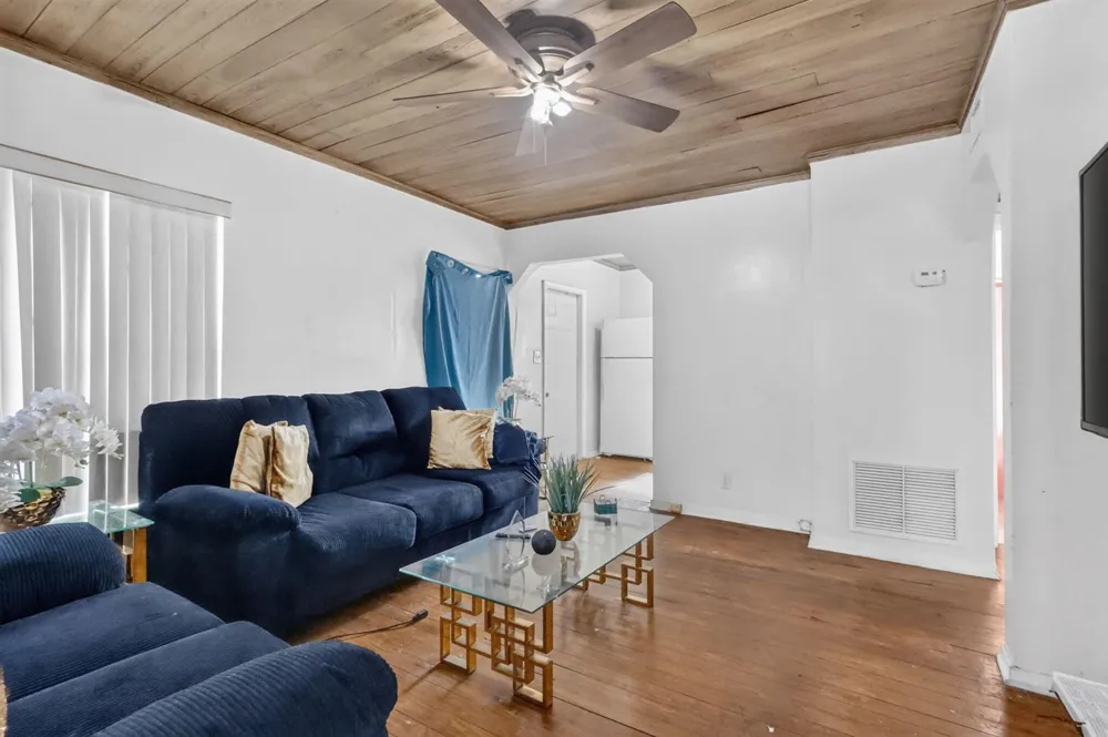 323 NW 4TH AVENUE Delray Beach, FL 33444