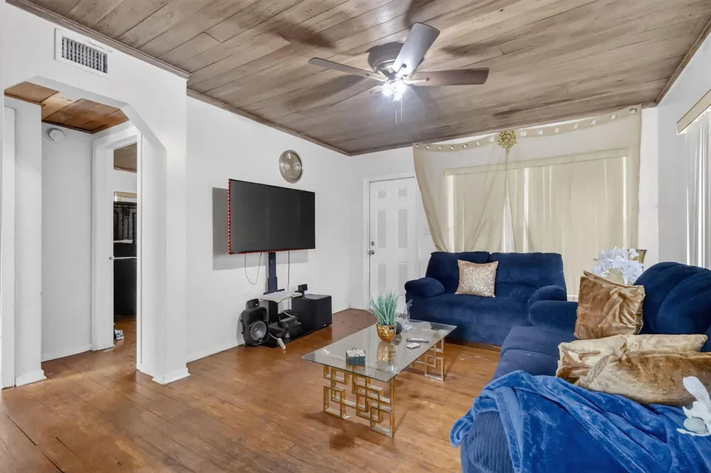 323 NW 4TH AVENUE Delray Beach, FL 33444