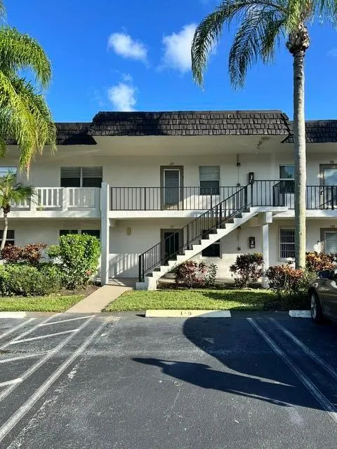 6 ABBEY LANE #207