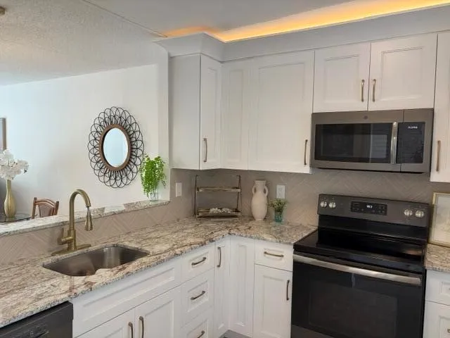 6 ABBEY LANE #207 Delray Beach, FL 33446