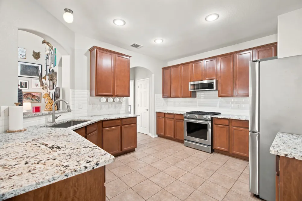 909 Charleston Lane Savannah, TX 76227