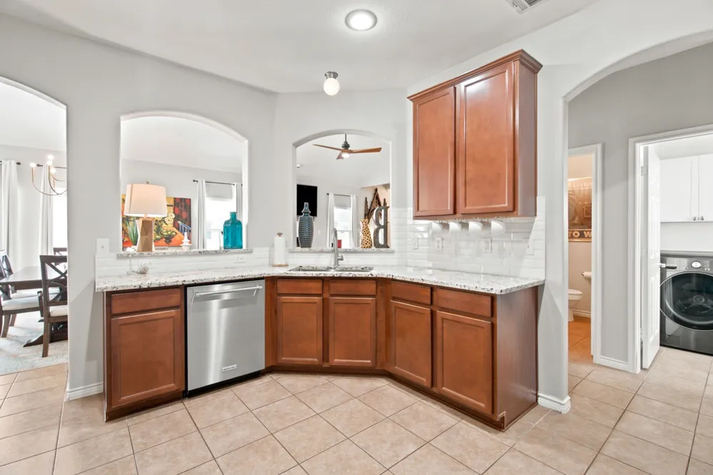 909 Charleston Lane Savannah, TX 76227
