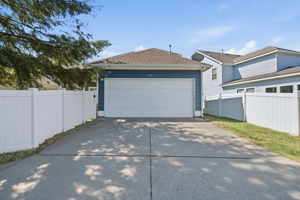 909 Charleston Lane Savannah, TX 76227