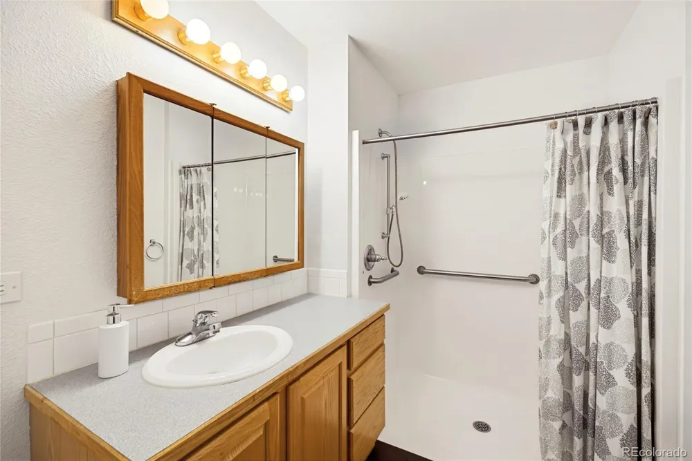 2247 S Iola Street Aurora, CO 80014