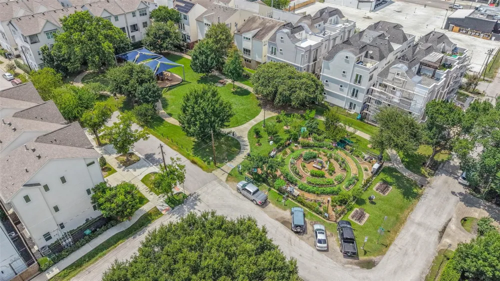 5217 Rose Street #A Houston, TX 77007