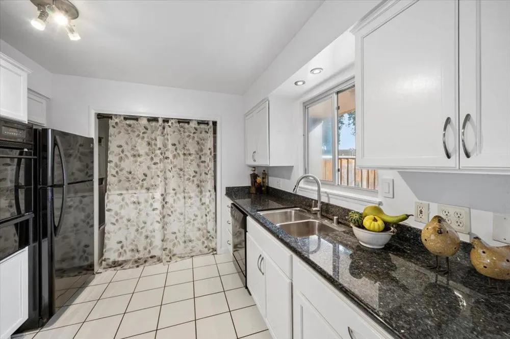 1525 Day Avenue #D San Mateo, CA 94403