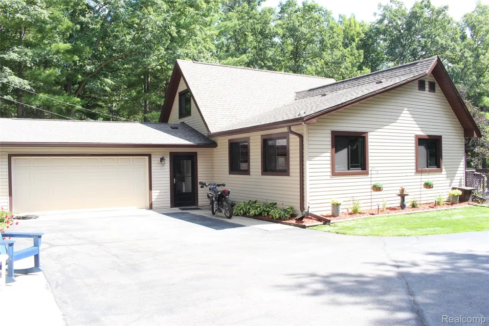 5799 Goodar Road Goodar Township, MI 48761