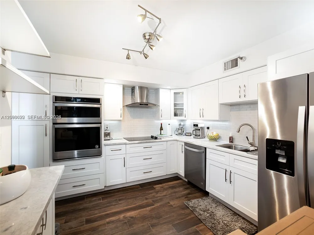 3500 Mystic Pointe Dr #1607 Aventura, FL 33180