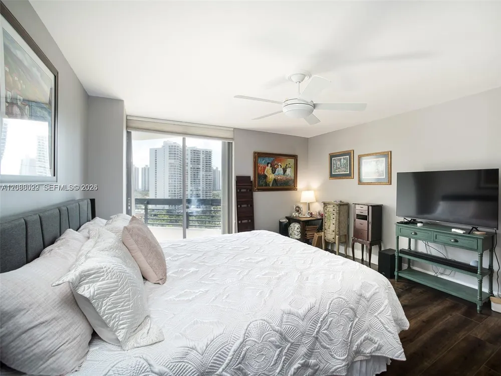 3500 Mystic Pointe Dr #1607 Aventura, FL 33180
