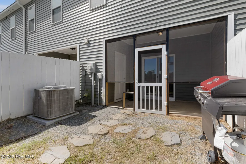 608 Jacks Crossing Drive Hubert, NC 28539