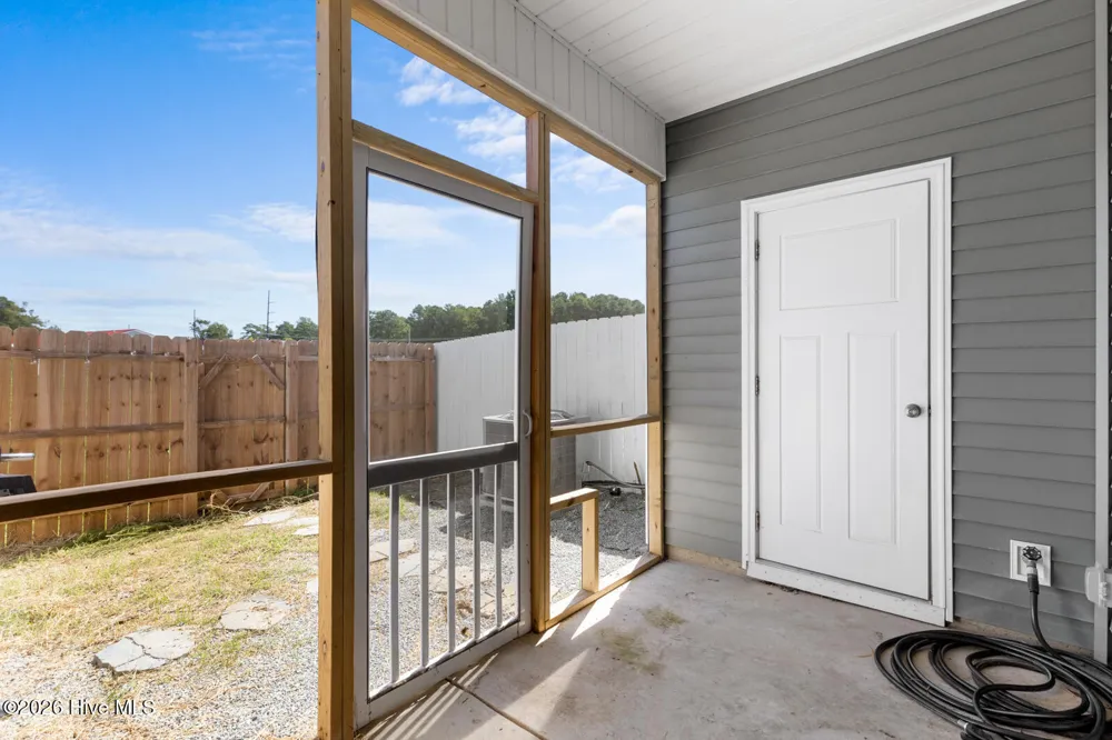 608 Jacks Crossing Drive Hubert, NC 28539