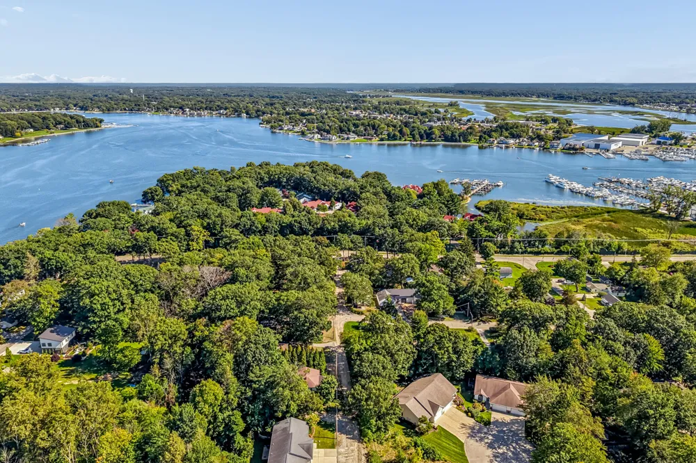 16849 Highland Avenue Ferrysburg City, MI 49456