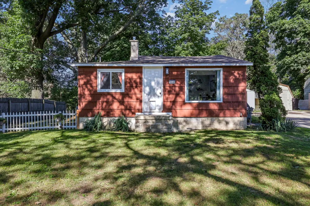16849 Highland Avenue Ferrysburg City, MI 49456