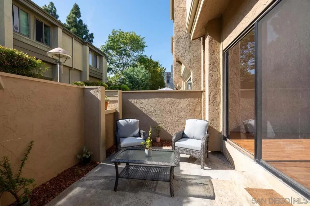 3286 Caminito Eastbluff #114 La Jolla, CA 92037