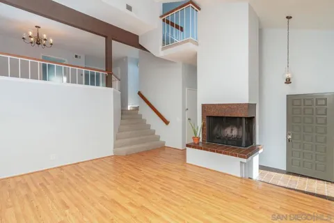 3286 Caminito Eastbluff #114