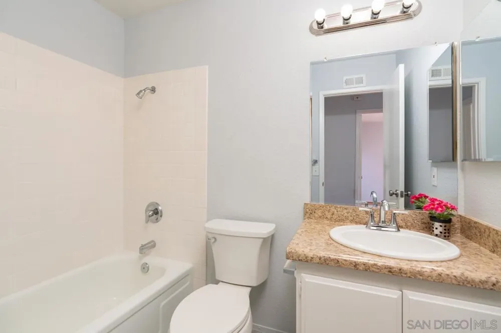 3286 Caminito Eastbluff #114 La Jolla, CA 92037