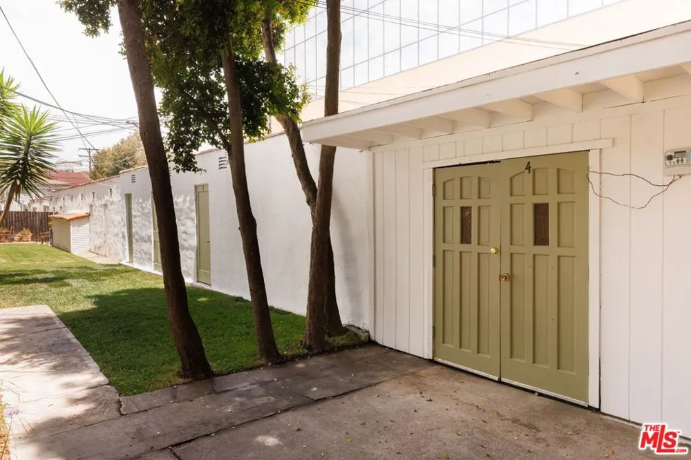 1226 Smithwood Drive #4 Los Angeles, CA 90035