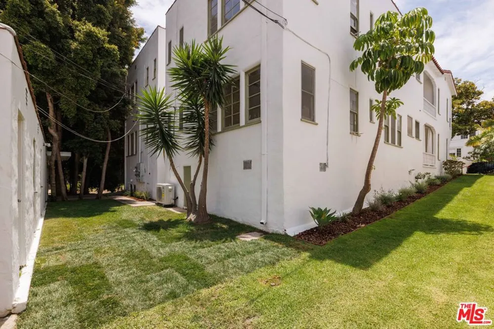 1226 Smithwood Drive #4 Los Angeles, CA 90035