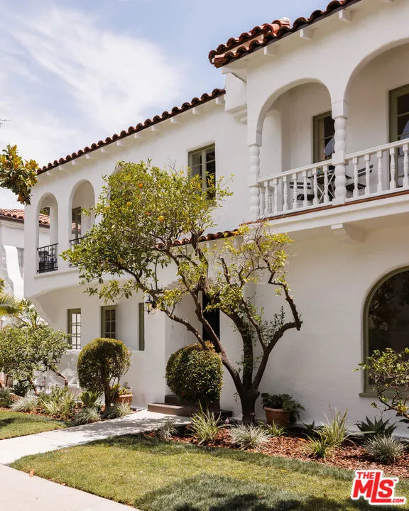 1226 Smithwood Drive #4 Los Angeles, CA 90035