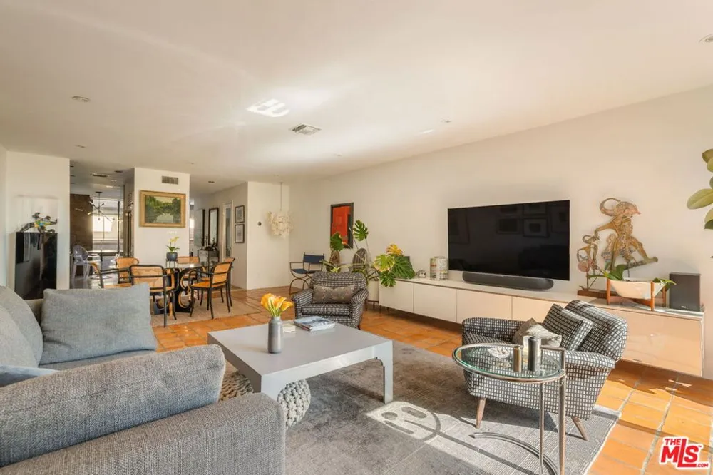 1033 Carol Drive #302 West Hollywood, CA 90069