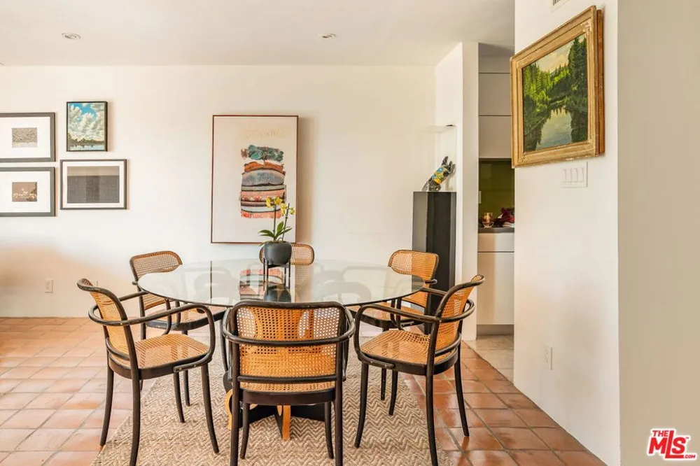 1033 Carol Drive #302 West Hollywood, CA 90069