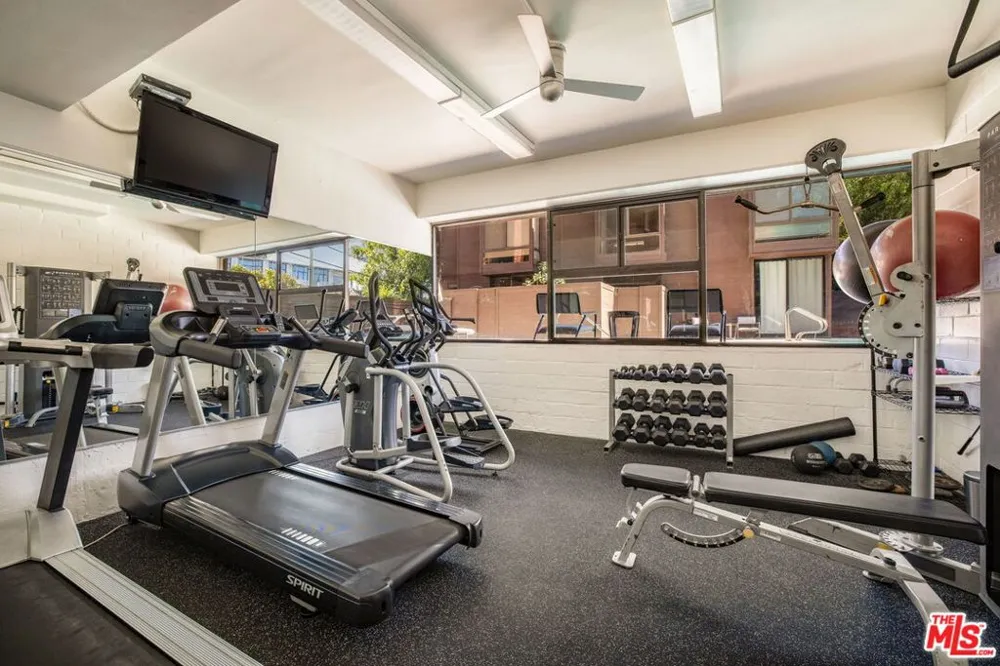 1033 Carol Drive #302 West Hollywood, CA 90069