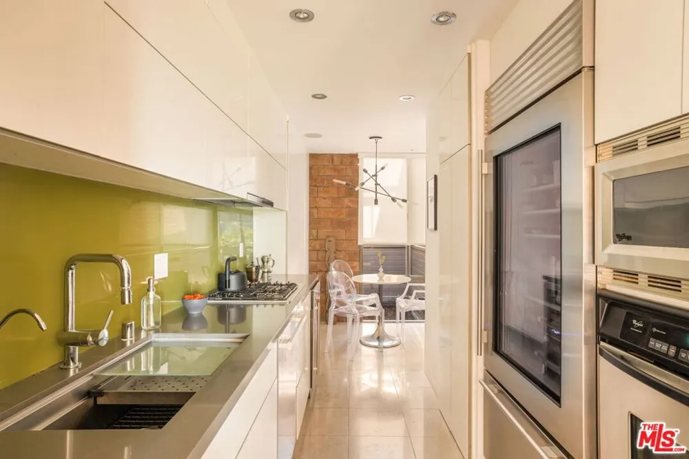 1033 Carol Drive #302 West Hollywood, CA 90069