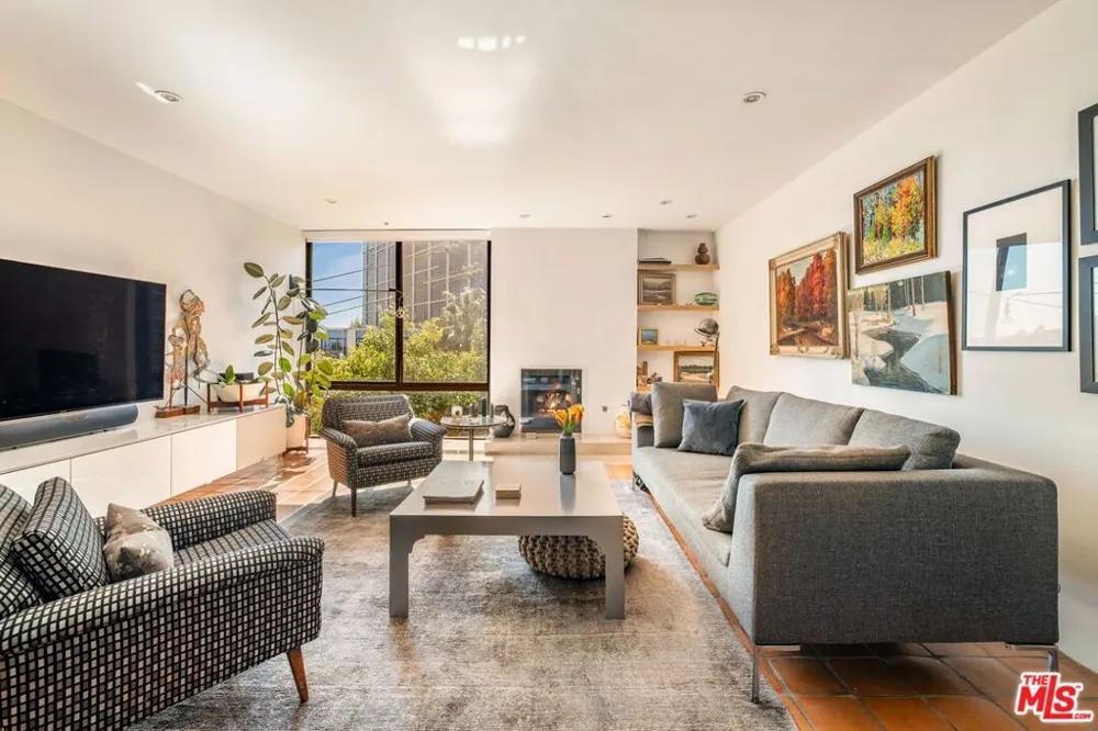 1033 Carol Drive #302 West Hollywood, CA 90069
