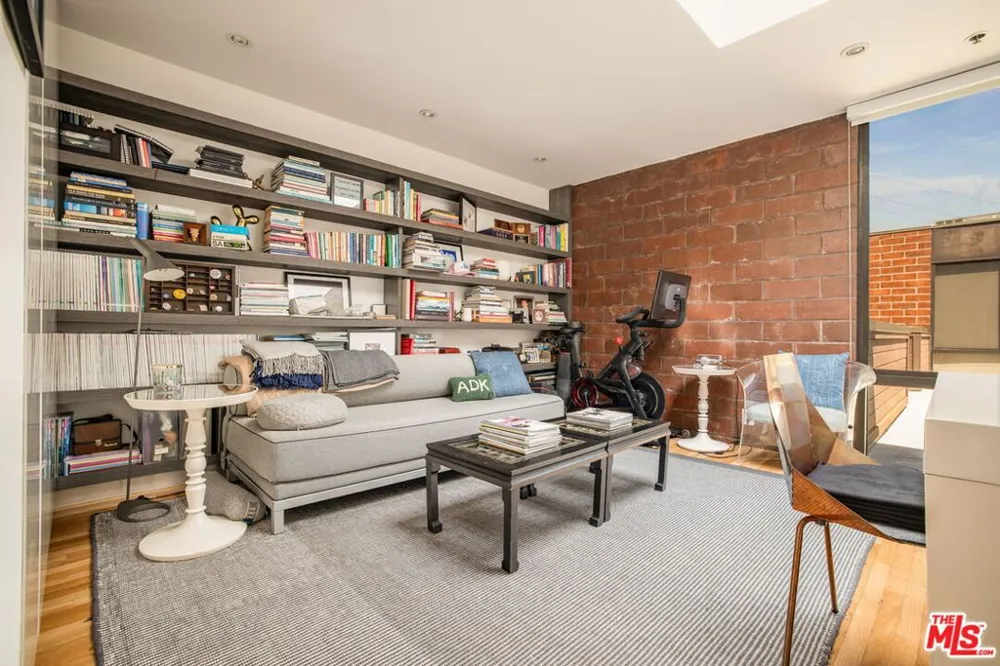 1033 Carol Drive #302 West Hollywood, CA 90069