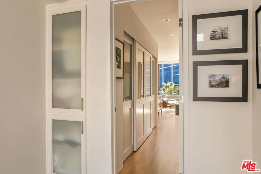 1033 Carol Drive #302 West Hollywood, CA 90069