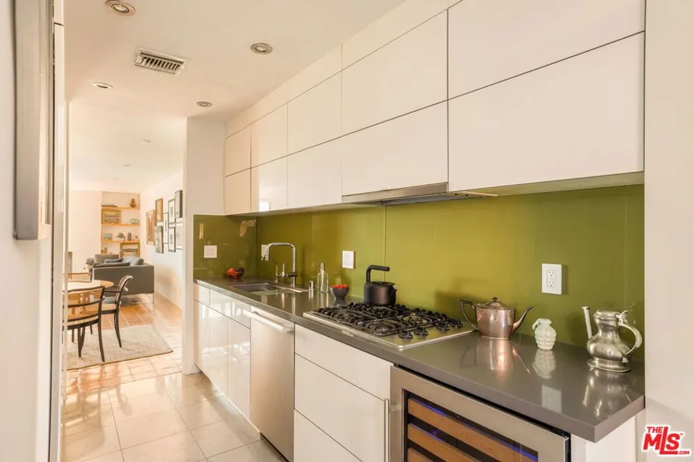 1033 Carol Drive #302 West Hollywood, CA 90069