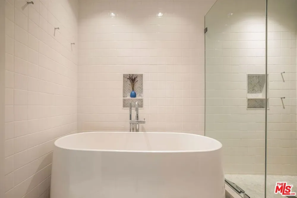 1033 Carol Drive #302 West Hollywood, CA 90069