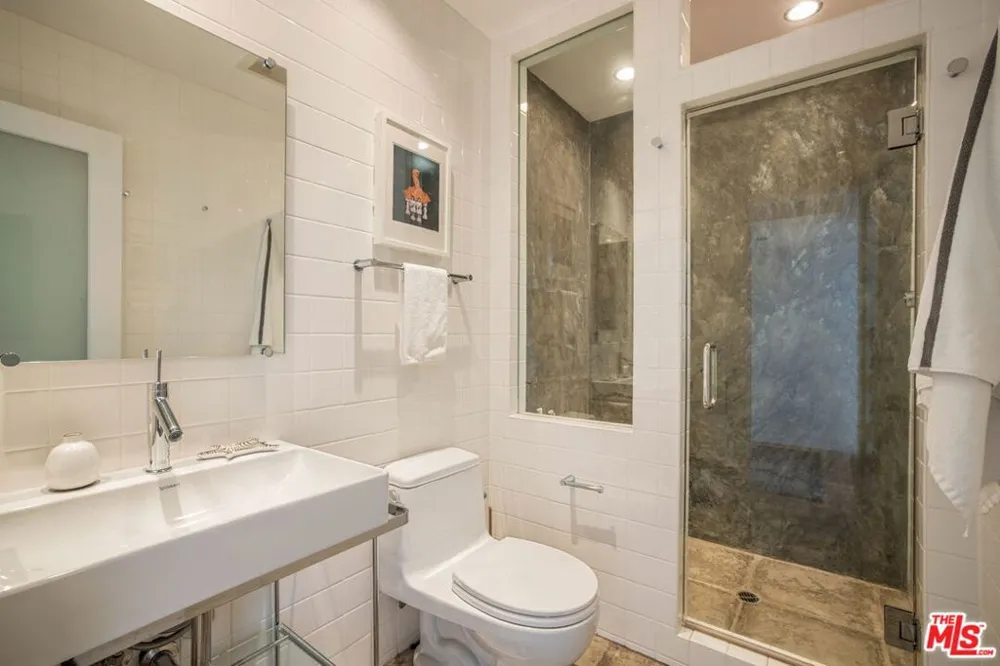 1033 Carol Drive #302 West Hollywood, CA 90069