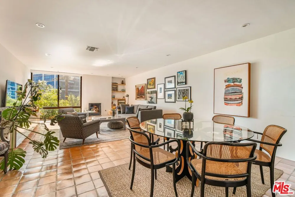 1033 Carol Drive #302 West Hollywood, CA 90069