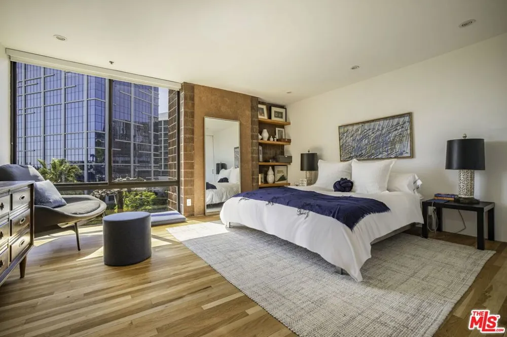 1033 Carol Drive #302 West Hollywood, CA 90069