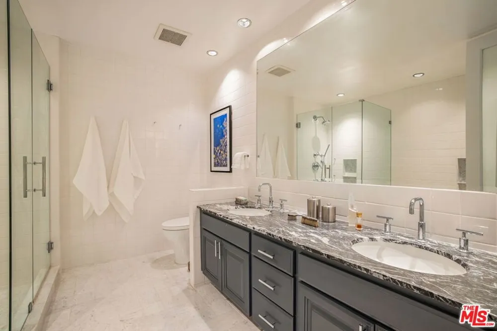 1033 Carol Drive #302 West Hollywood, CA 90069