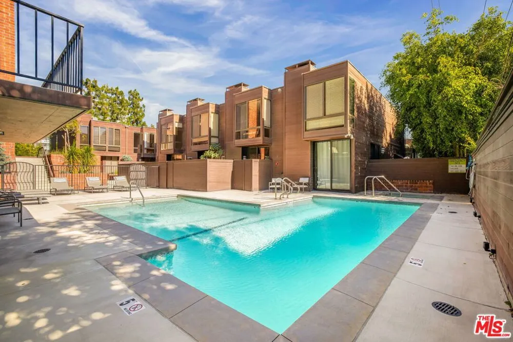 1033 Carol Drive #302 West Hollywood, CA 90069