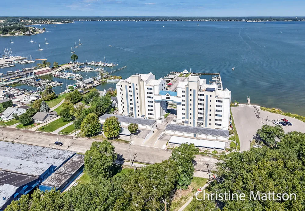 2964 Lakeshore Drive #E702 Muskegon, MI 49441