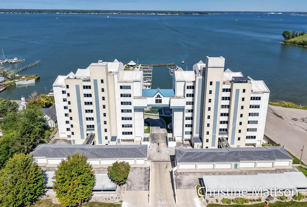 2964 Lakeshore Drive #E702 Muskegon, MI 49441