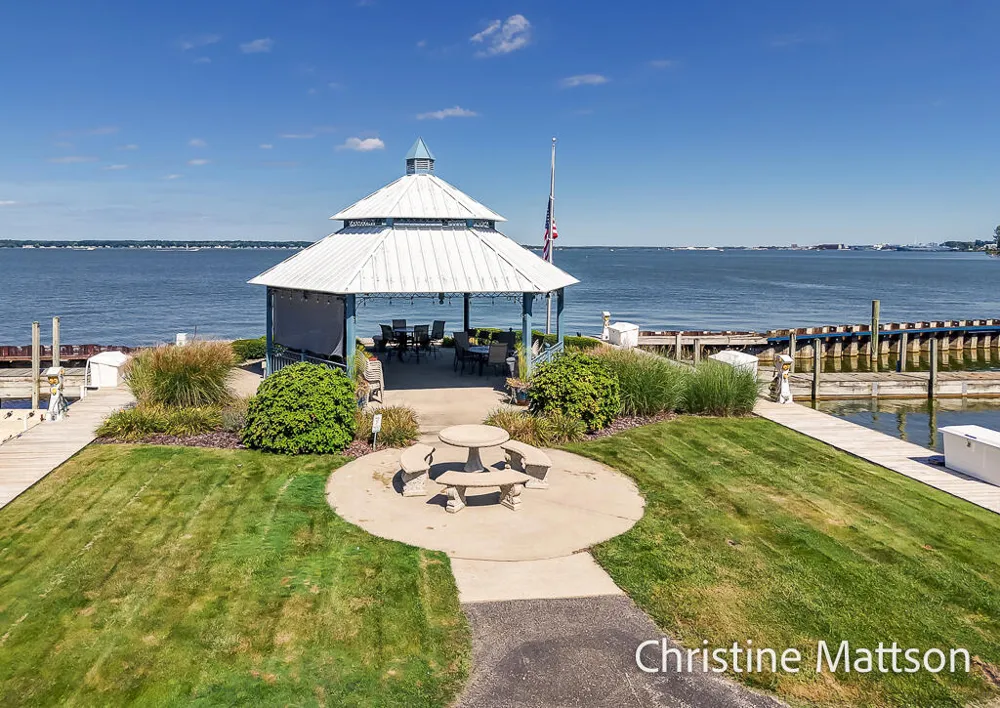 2964 Lakeshore Drive #E702 Muskegon, MI 49441
