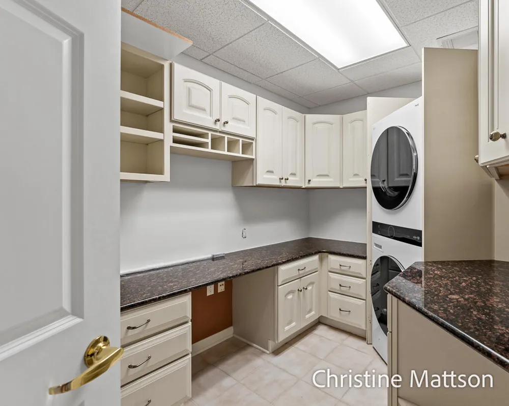 2964 Lakeshore Drive #E702 Muskegon, MI 49441