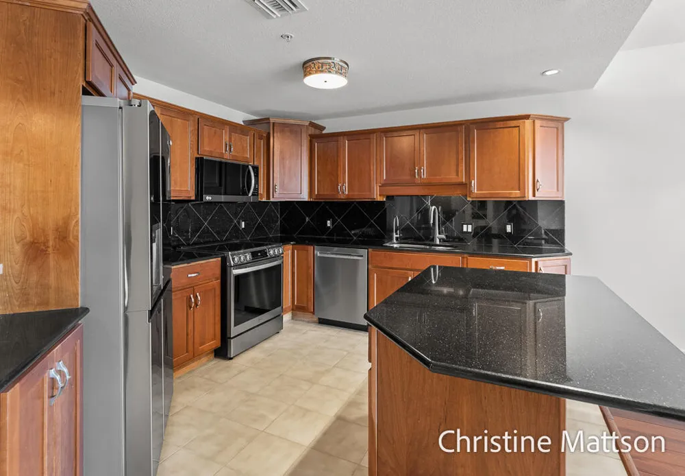 2964 Lakeshore Drive #E702 Muskegon, MI 49441
