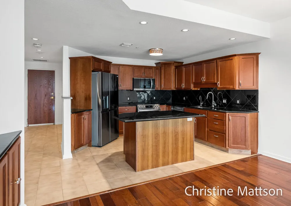 2964 Lakeshore Drive #E702 Muskegon, MI 49441
