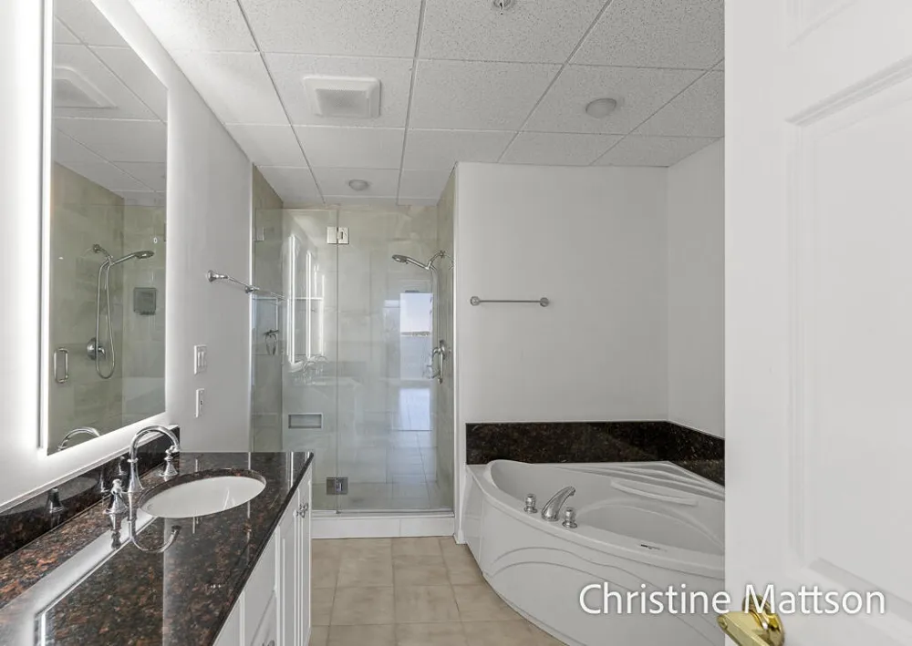 2964 Lakeshore Drive #E702 Muskegon, MI 49441