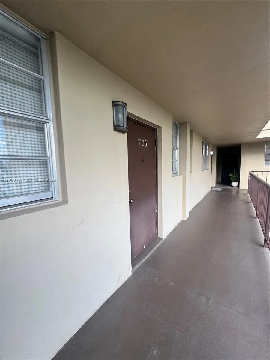 1811 Jefferson #705 Hollywood, FL 33020
