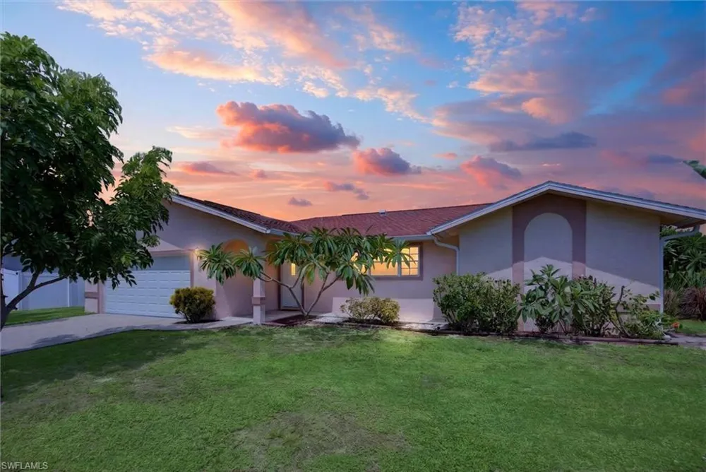 305 SE 27th Terrace Cape Coral, FL 33904
