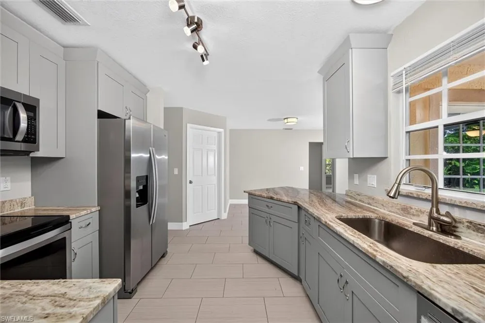 305 SE 27th Terrace Cape Coral, FL 33904
