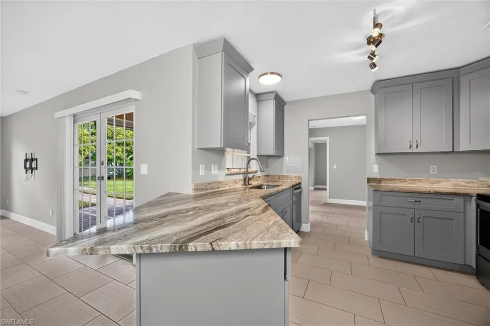 305 SE 27th Terrace Cape Coral, FL 33904