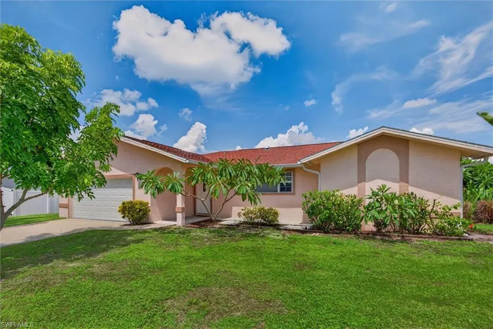 305 SE 27th Terrace Cape Coral, FL 33904