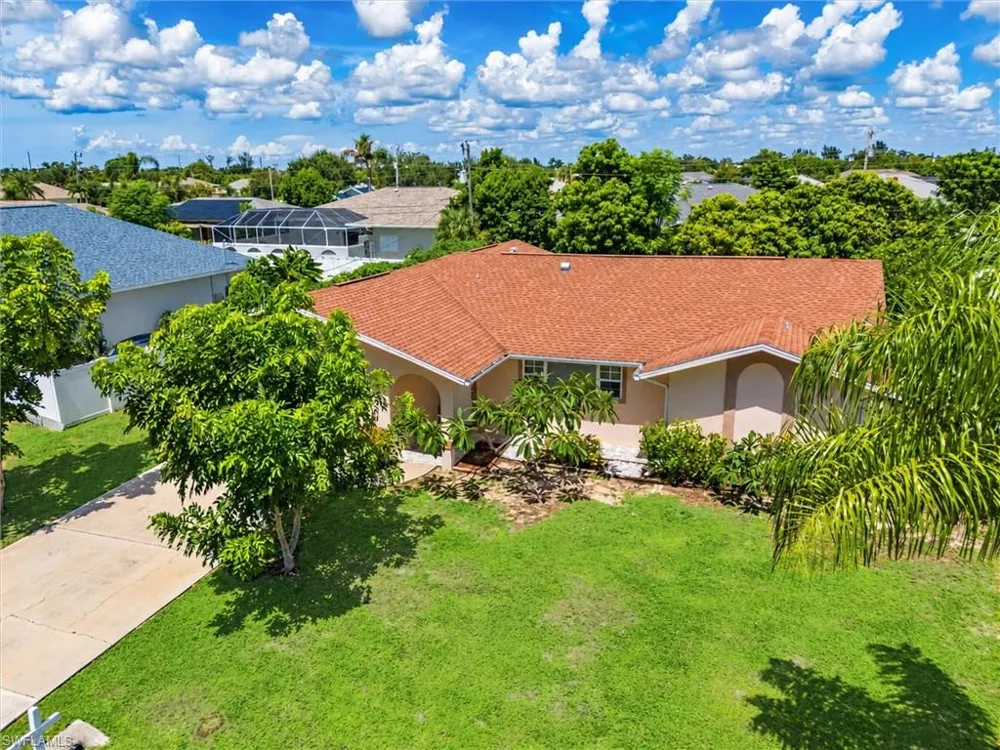 305 SE 27th Terrace Cape Coral, FL 33904